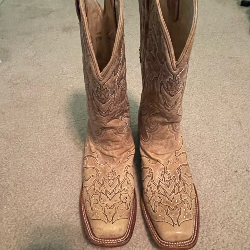 Corral cowboy boots